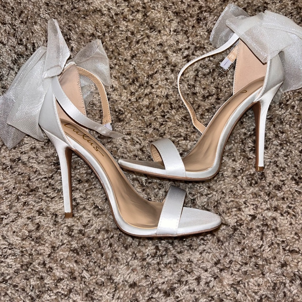 White Bow Heels